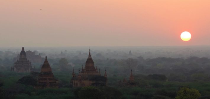 Wschód słońca w Bagan